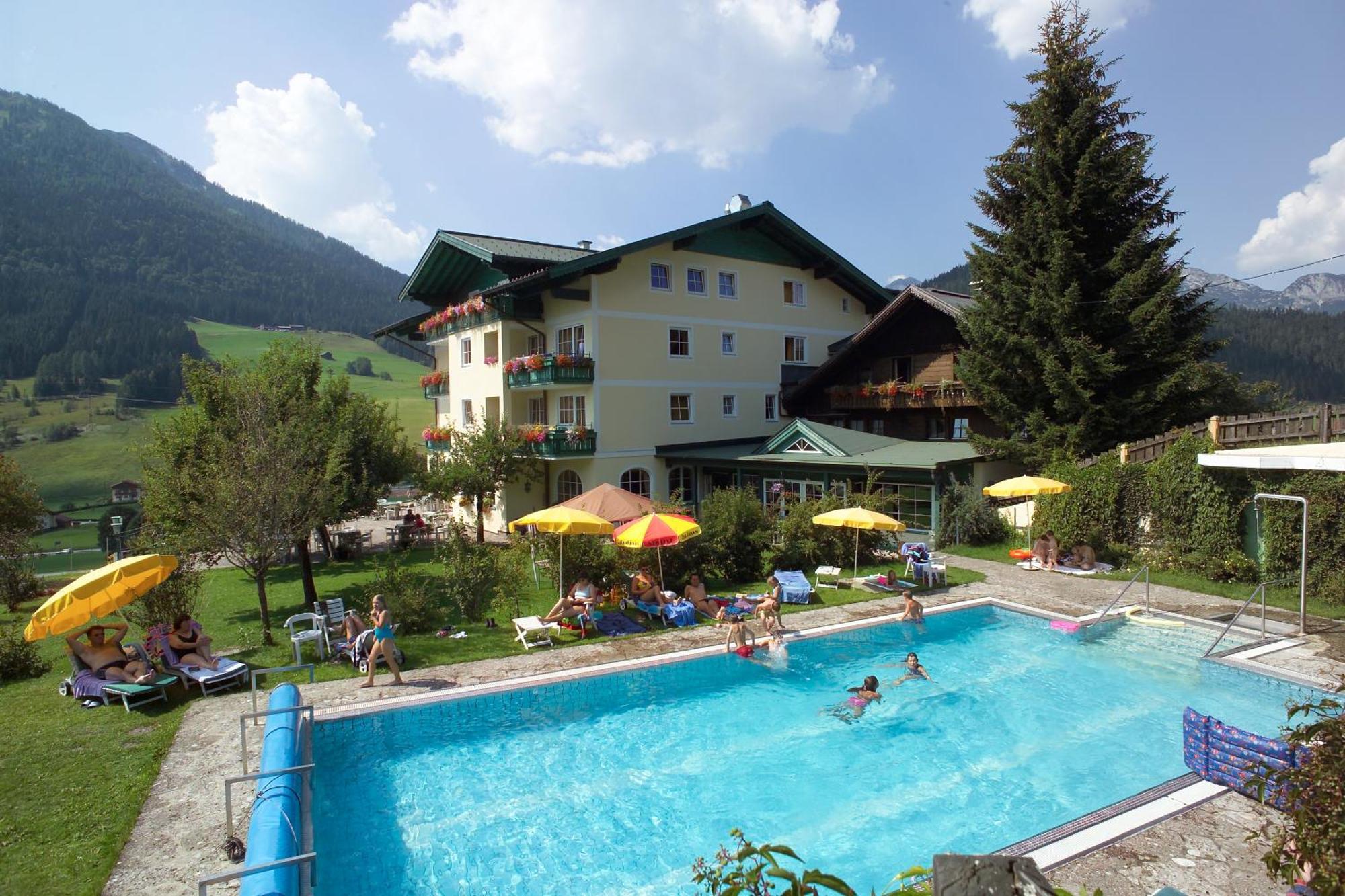 Wohlfuehlresort Und Feriengut Martinerhof Sankt Martin am Tennengebirge Luaran gambar