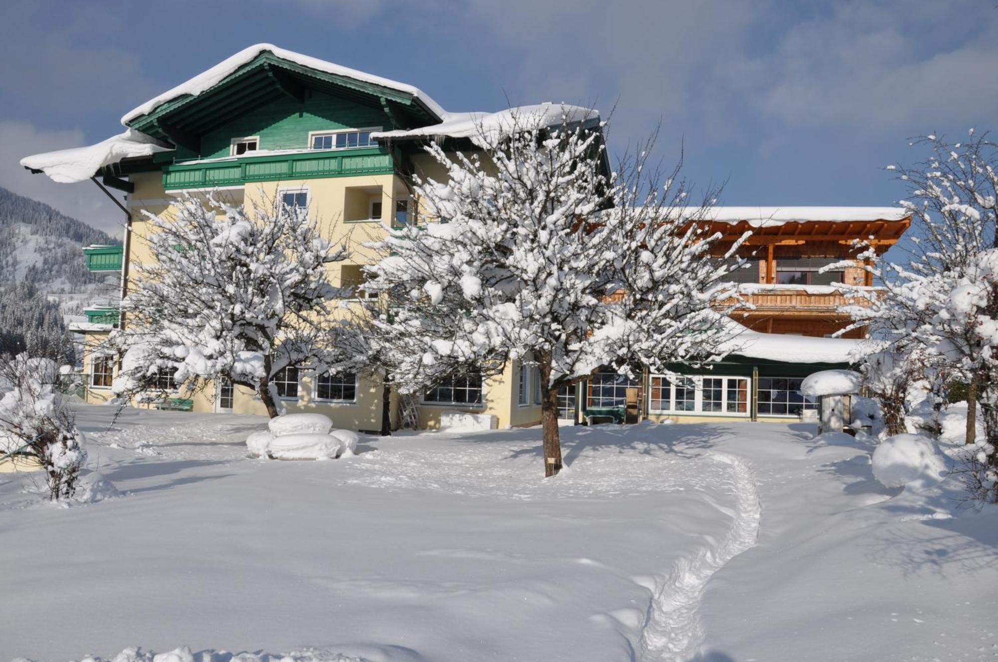 Wohlfuehlresort Und Feriengut Martinerhof Sankt Martin am Tennengebirge Luaran gambar