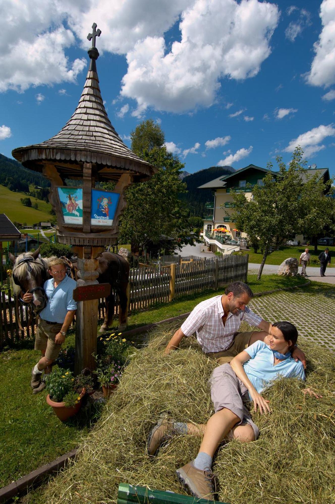 Wohlfuehlresort Und Feriengut Martinerhof Sankt Martin am Tennengebirge Luaran gambar