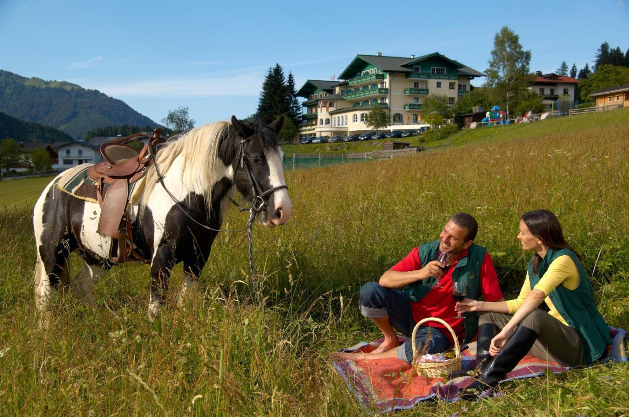 Wohlfuehlresort Und Feriengut Martinerhof Sankt Martin am Tennengebirge Luaran gambar