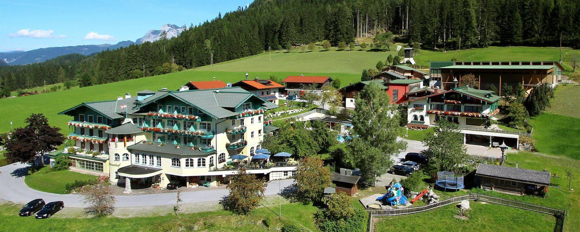 Wohlfuehlresort Und Feriengut Martinerhof Sankt Martin am Tennengebirge Luaran gambar