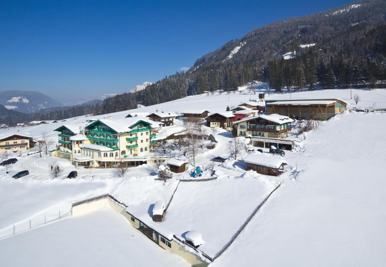 Wohlfuehlresort Und Feriengut Martinerhof Sankt Martin am Tennengebirge Luaran gambar