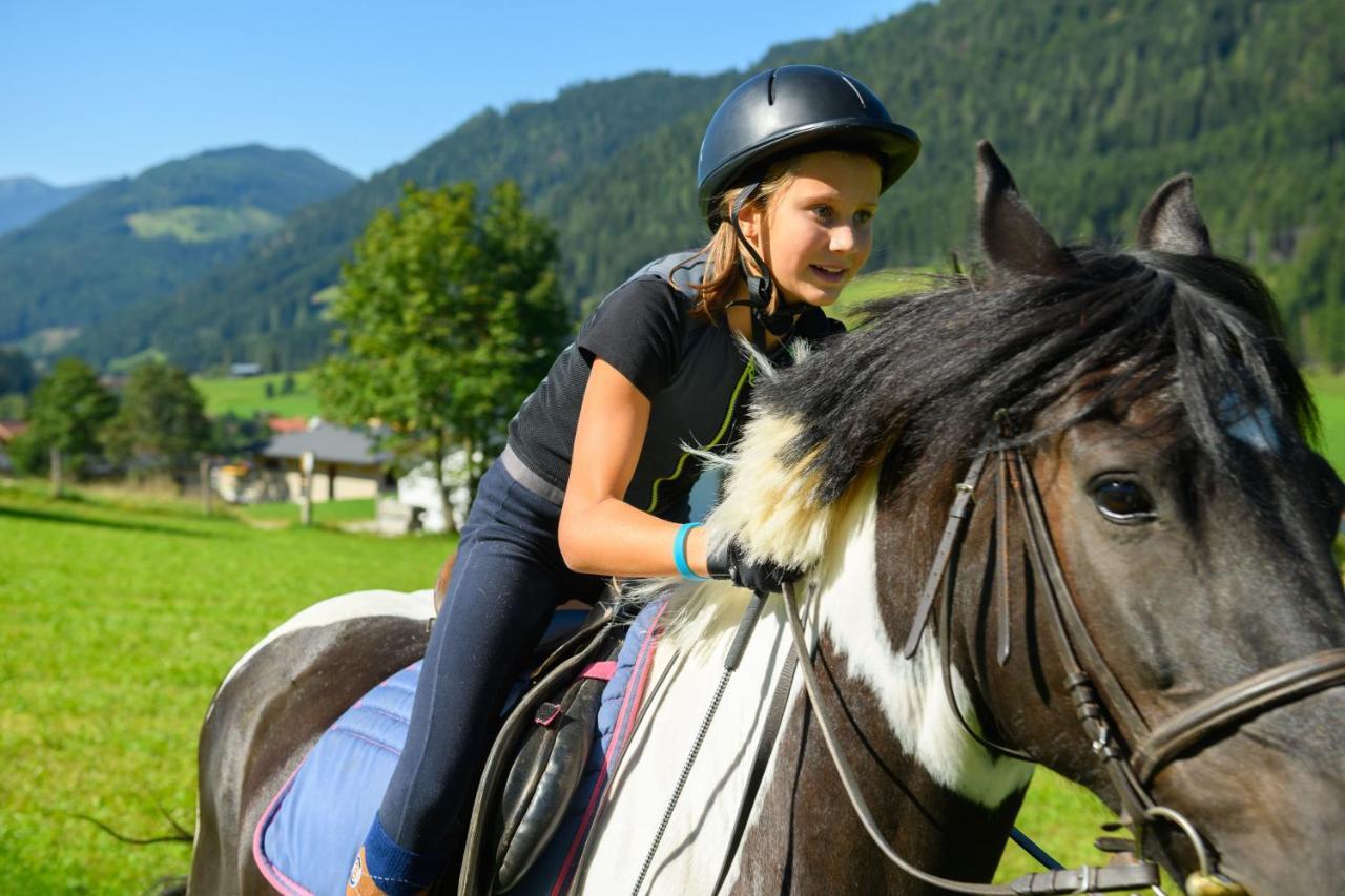 Wohlfuehlresort Und Feriengut Martinerhof Sankt Martin am Tennengebirge Luaran gambar